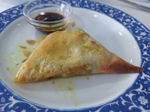 Samosas de verdurita y heura at Casa Lucia in Miono