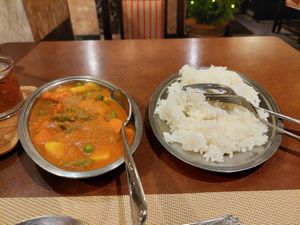 Mixed vegetable curry and rice at Raja in Kobe