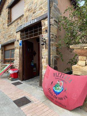 From outside  at Pizzeria L'isola Che Non C'e in Foncebadon