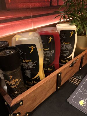 sauces, labeled vegan   at Peter Pane in Stuttgart