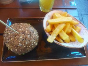 Burger and fies at Peter Pane in Stuttgart