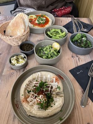 Vegane falafel und vegetarische schakschuka  at Iss Was - Fusionsküche in Giessen