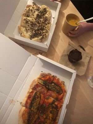 Soup, pinsa and a muffin at Tolstoy in Vienna