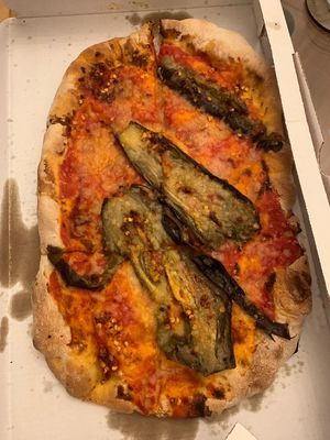 Spicy eggplant pinsa at Tolstoy in Vienna