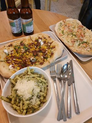 hemp pesto pasta was quite oily, but the ananas and corn pinsas were great at Tolstoy in Vienna