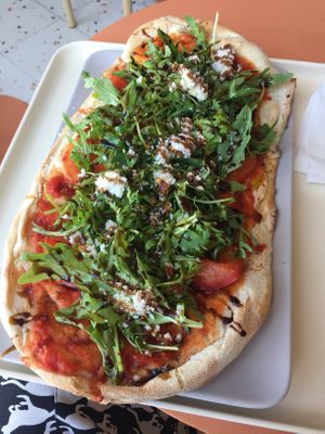 "pizza" at Tolstoy in Vienna