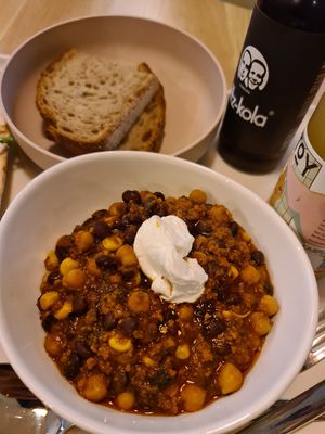 Chili sin carne at Tolstoy in Vienna