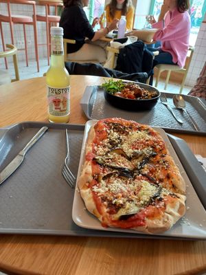 Amazing pizza and bowls. Pizza is actually a pinza, very old Roman recipe. Digital orders MC Donald's style. In the very heart of the city! Totally worthy it! at Tolstoy in Vienna