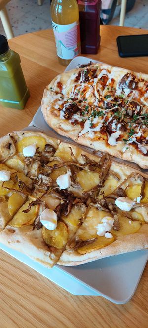 Truffle Oystermushroom and Meatball Pinsa at Tolstoy in Vienna