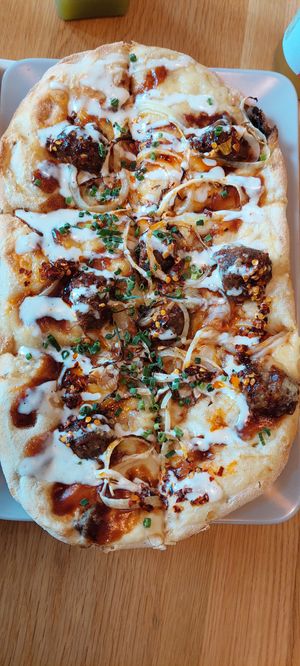 Meatball Pinsa at Tolstoy in Vienna