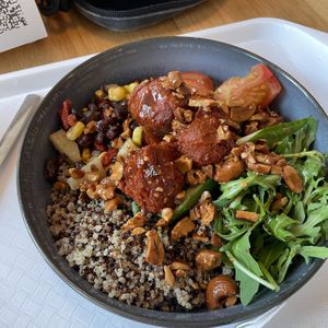 Tartar chipotle bowl  at Tolstoy in Vienna