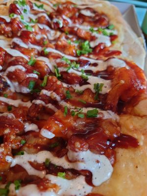 Buffalo cauliflower pinsa at Tolstoy in Vienna