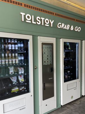 Grab & Go outside of the restaurant 🌱  at Tolstoy in Vienna