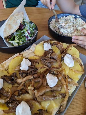 Truffle Pinsa at Tolstoy in Vienna