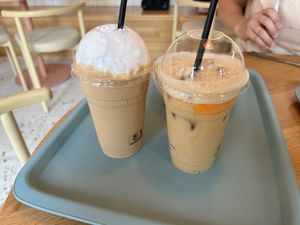 Shake and latte  at Tolstoy in Vienna