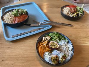 Marinara meatballs, peanut passion summer rolls and mexican remoulade (in this order from left to right)  at Tolstoy in Vienna
