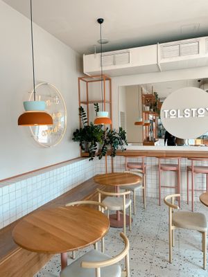 freshly prepared kale bowl with vegan feta and 🍊🫶🏻  at Tolstoy in Vienna