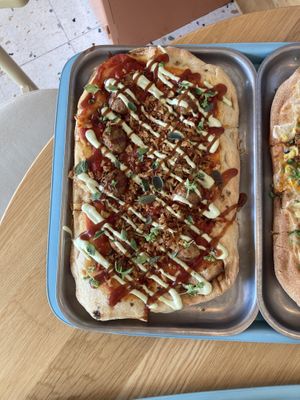 BBQ meetballs pinsa  at Tolstoy in Vienna