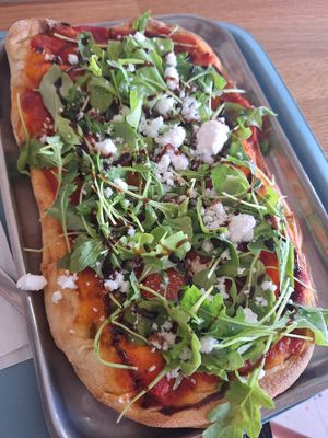 Sweet Rucola Pinsa at Tolstoy in Vienna