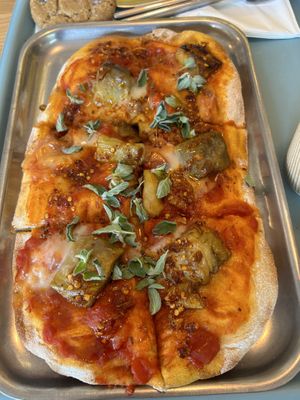 Spicy aubergine pinsa  at Tolstoy in Vienna