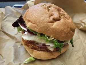 Crispy chikn at Veganum in Valencia