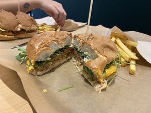 Hamburguesa casera at Veganum in Valencia