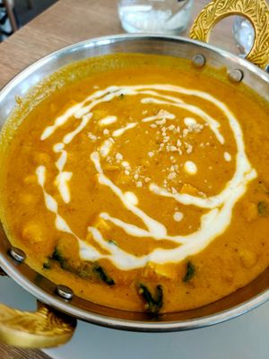 Chickpeas curry with tofu and vegan cream at Cinnamon in Sitges