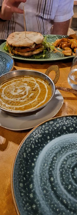Dahl and burger at Cinnamon in Sitges