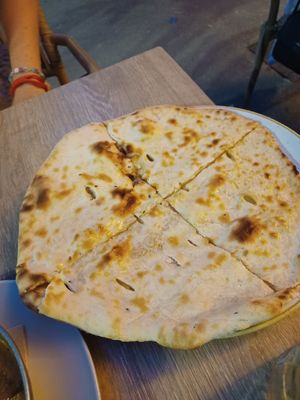 Pan nanh de queso vegano at Cinnamon in Sitges