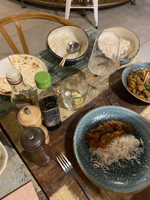 Plain naan, rice, vegetable masala   at Cinnamon in Sitges