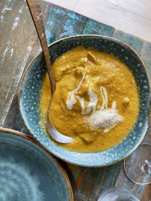 Curry with plant-based chicken  at Cinnamon in Sitges