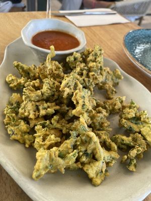Kale pakora  at Cinnamon in Sitges