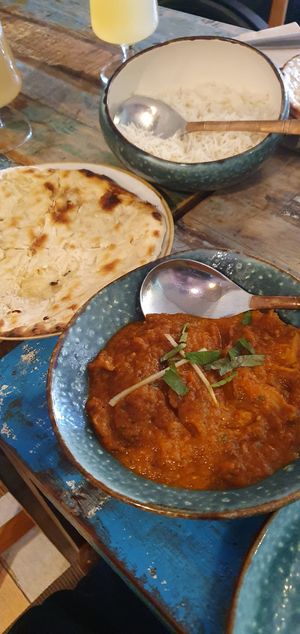 'no chicken' tikka, cheese naan at Cinnamon in Sitges