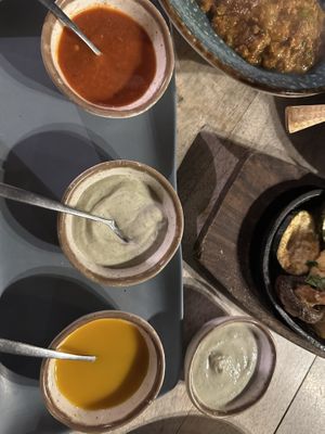 Saucen für Papadam, außergewöhnlich lecker  at Cinnamon in Sitges