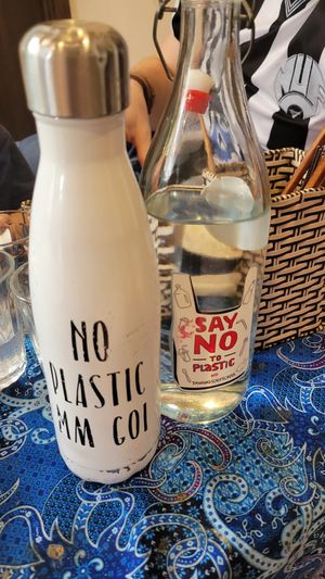 thumbs up to no plastic at Mom's Kitchen @ Chickpea Eatery  in Da Nang