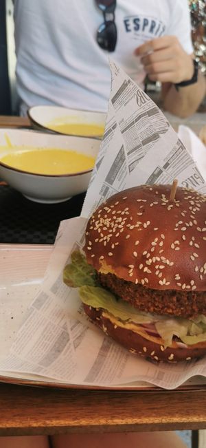Falafelburger und Linsensuppe at Taskin Natürliche Vielfalt in Ludwigsburg