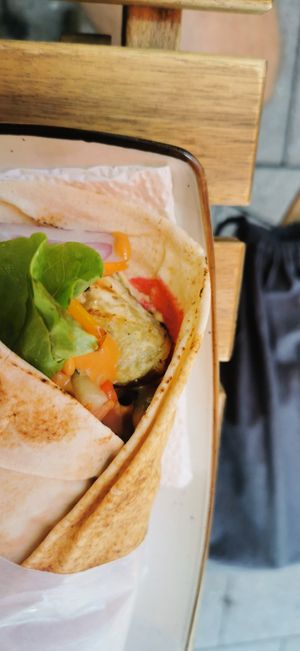 Wrap mit gegrilltem Gemüse und Hummus at Taskin Natürliche Vielfalt in Ludwigsburg