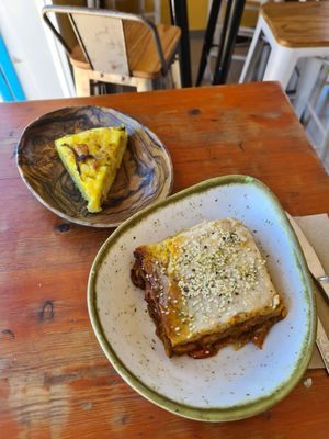 Lasaña y tortilla española vegana at Sa Gulita in Ibiza