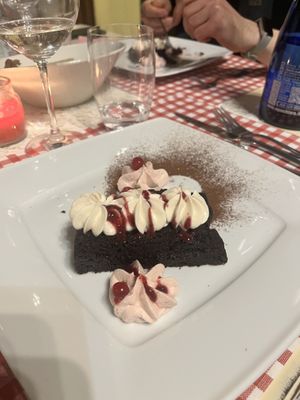 Torta soffice con doppio pan di Spagna al cacao, farcita con marmellata di prugne fatta in agriturismo, accompagnata da crema diplomatica alla vaniglia e salsa ai frutti rossi.  at Agriturismo Biologico La Buona Terra in Cervarese Santa Croce
