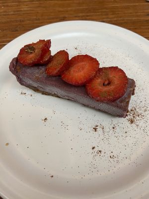 Pay de frutos rojos (crudivegano) at Vegan21 in San Miguel De Allende