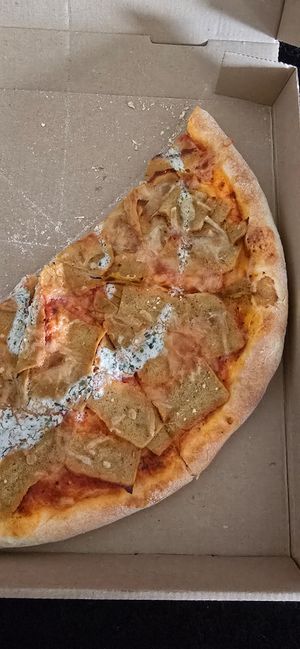 Vegane Döner Pizza zum mitnehmen 💚 at Aue Kebabhaus in Karlsruhe