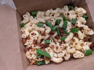 Mac and cheese at Vida's Plant Based Butcher in Columbus