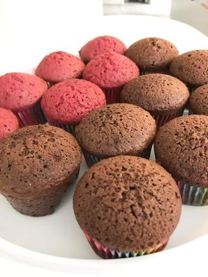Vegan red velvet en chocolade cupcakes at GeoTea in Lille