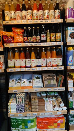 Organic juices and daily necessities at Yadoki Bar & Shop in Mortsel