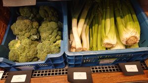 Fresh organic fruit & veg at Yadoki Bar & Shop in Mortsel