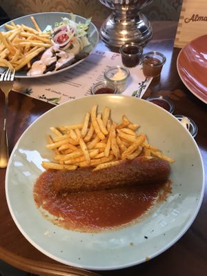 Currywurst  at Vegönn Dir in Furth