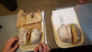 Date 👀 at Bagelstein in Versailles