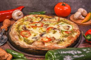 GREEN PIECE 🍃
Ingredients: cream*,  mozzarella*,  emmental*, zucchini, green peppers, field mushrooms, pesto genovese* at Pizza Box in Sofia