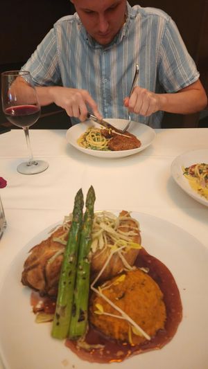 Top: Bucatini Alfredo with crispy chicken, Bottom: "Beef" Wellington at Kres Chophouse in Orlando