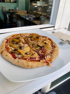Vegan Pizza. at Kinoa in Malaga